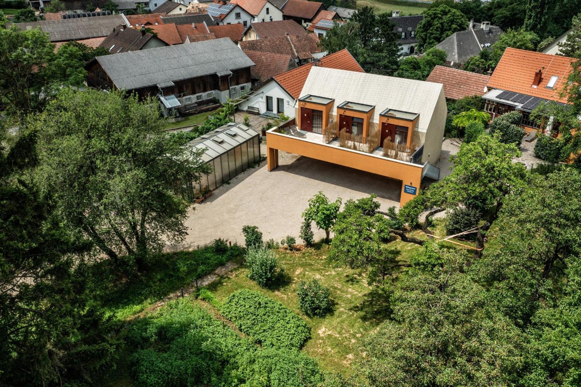 Flora Auf Gut Guntrams Hotel Schwarzau am Steinfelde Екстериор снимка